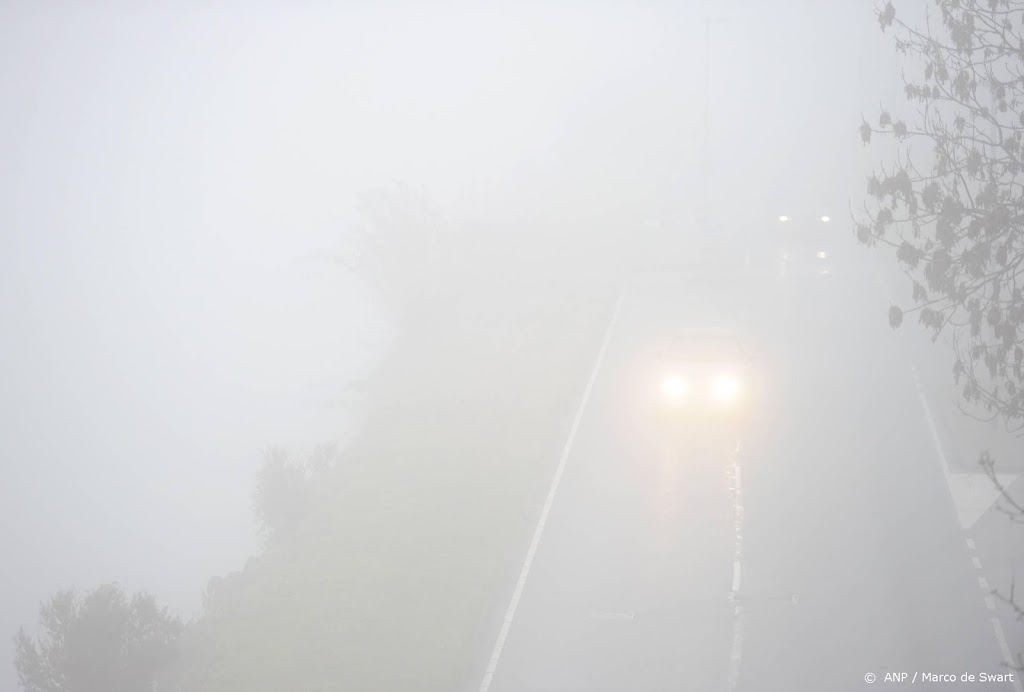 Dichte mist in oosten en noordoosten