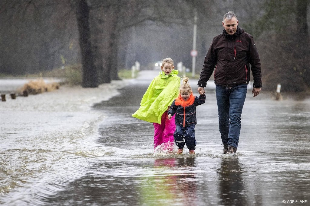 Wateroverlast op veel plekken in Oost- en Zuid-Nederland