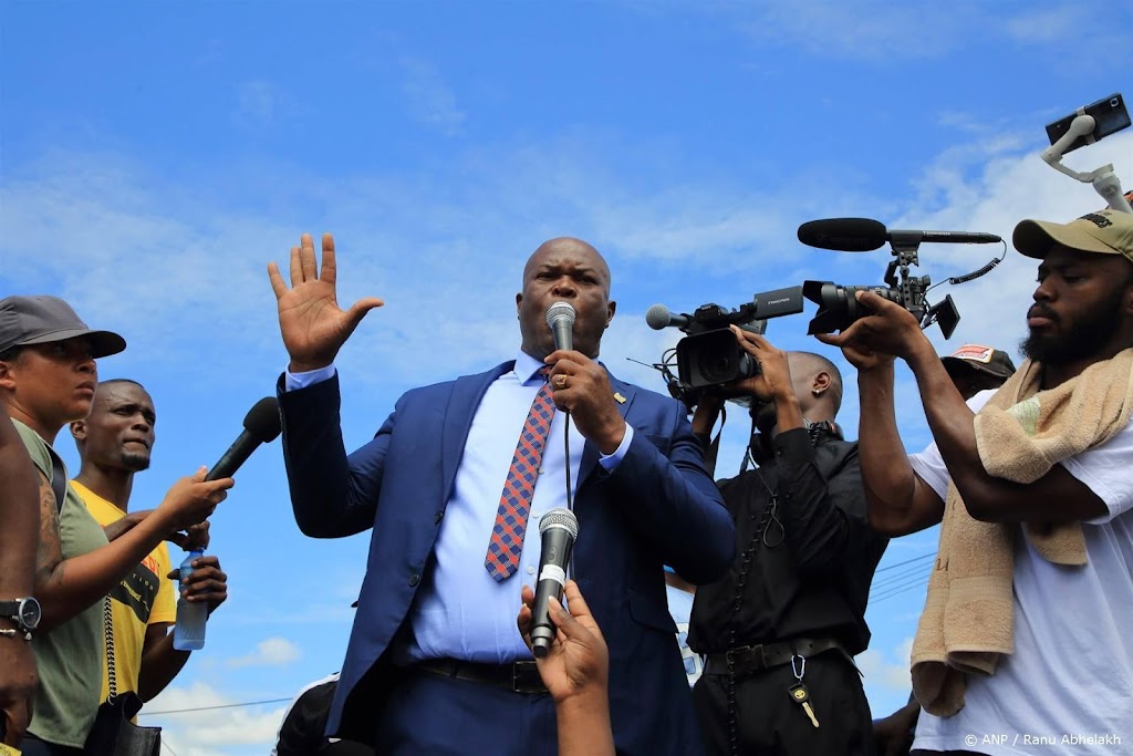 Vicepresident Ronnie Brunswijk condoleert nabestaanden Bouterse