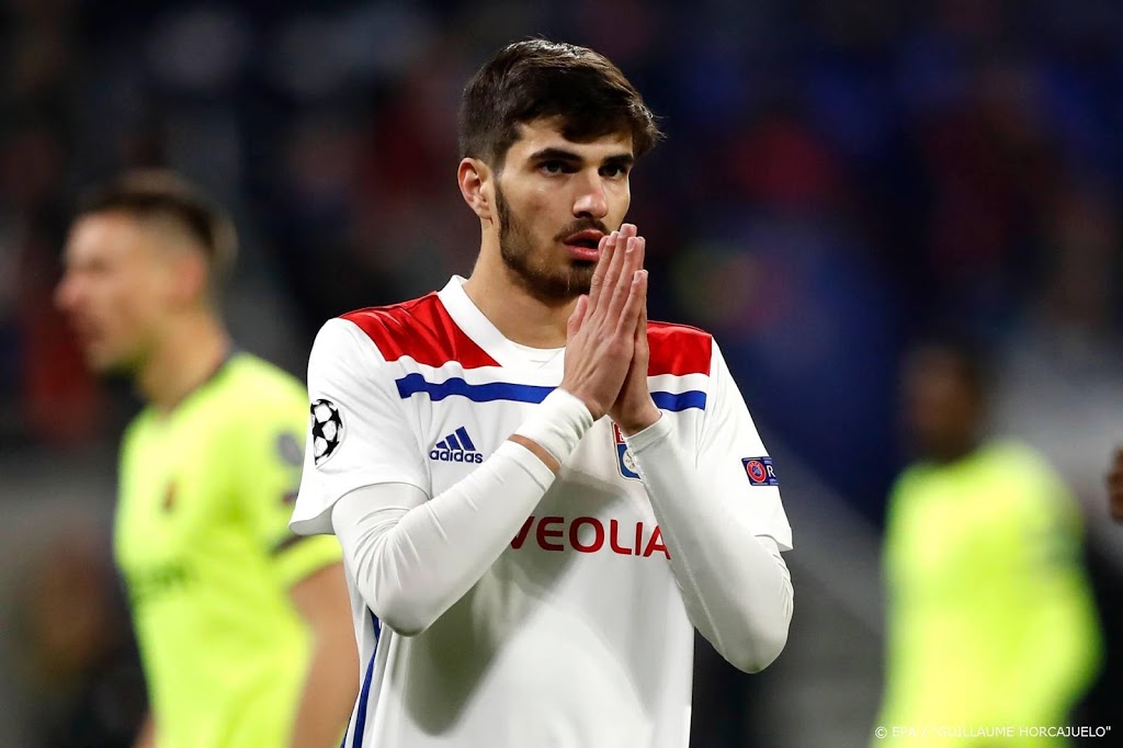 Voetballer Lyon valt flauw op het veld