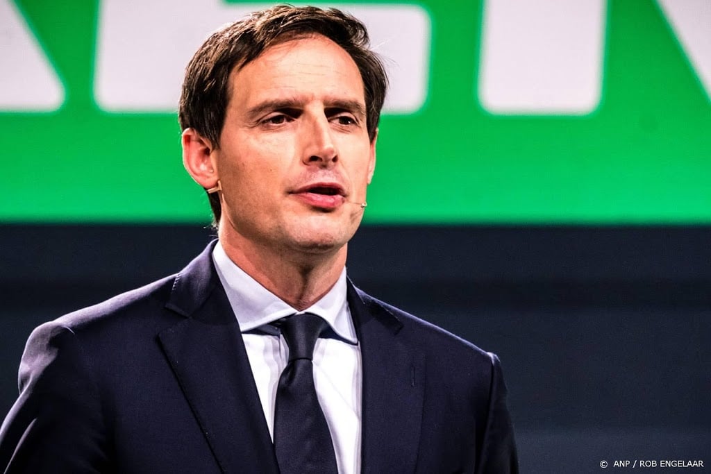 Hoekstra: snelrecht toepassen op relschoppers
