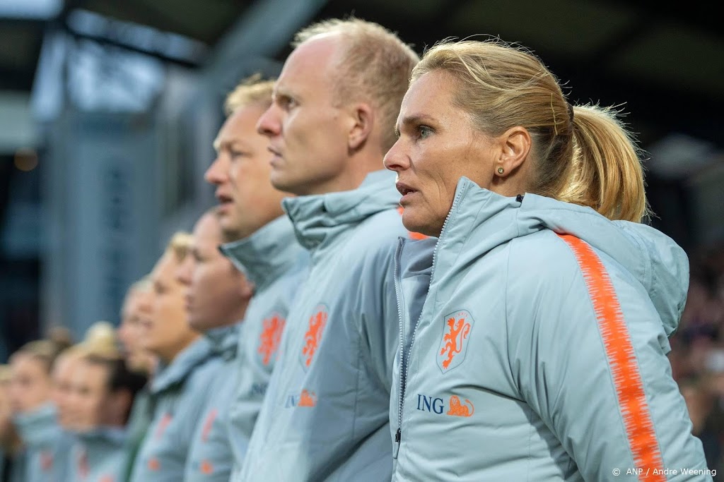 Wiegman neemt assistent Veurink mee naar Engeland