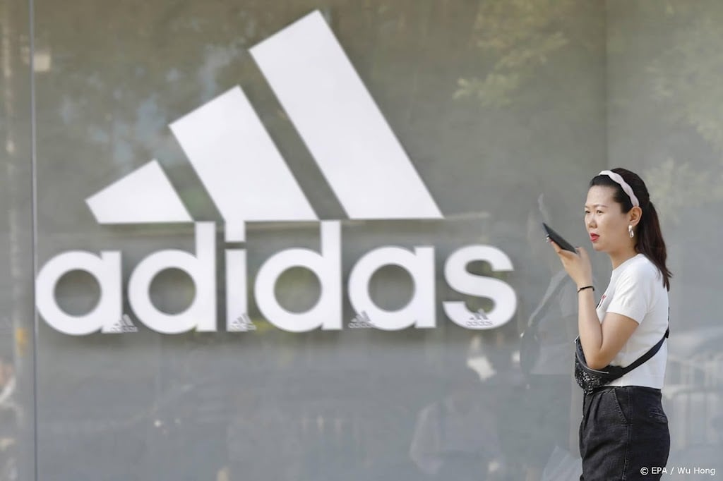 Adidas wil zeker 2800 nieuwe mensen aannemen 