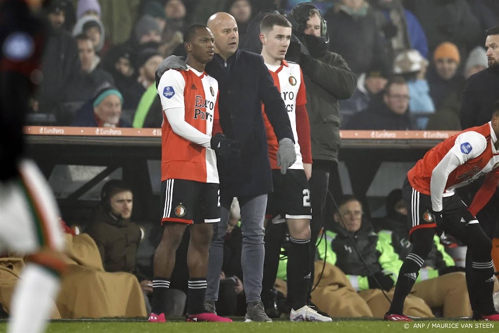 Feyenoord-coach Slot is zelf ook benieuwd waar zijn elftal staat