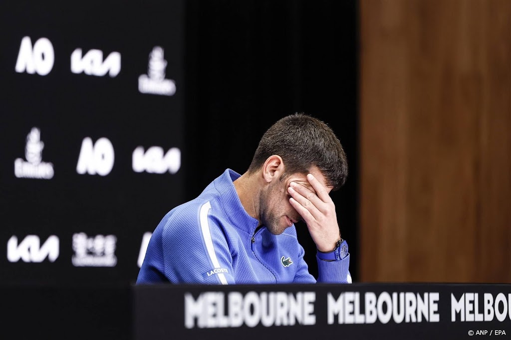 Djokovic schrikt van 'een van mijn slechtste duels ooit' 