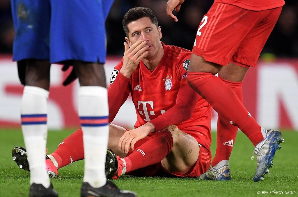 Bayern-spits Lewandowski maand uitgeschakeld met knieblessure