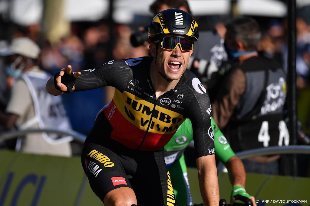 Van Aert soleert naar zege in Omloop Het Nieuwsblad