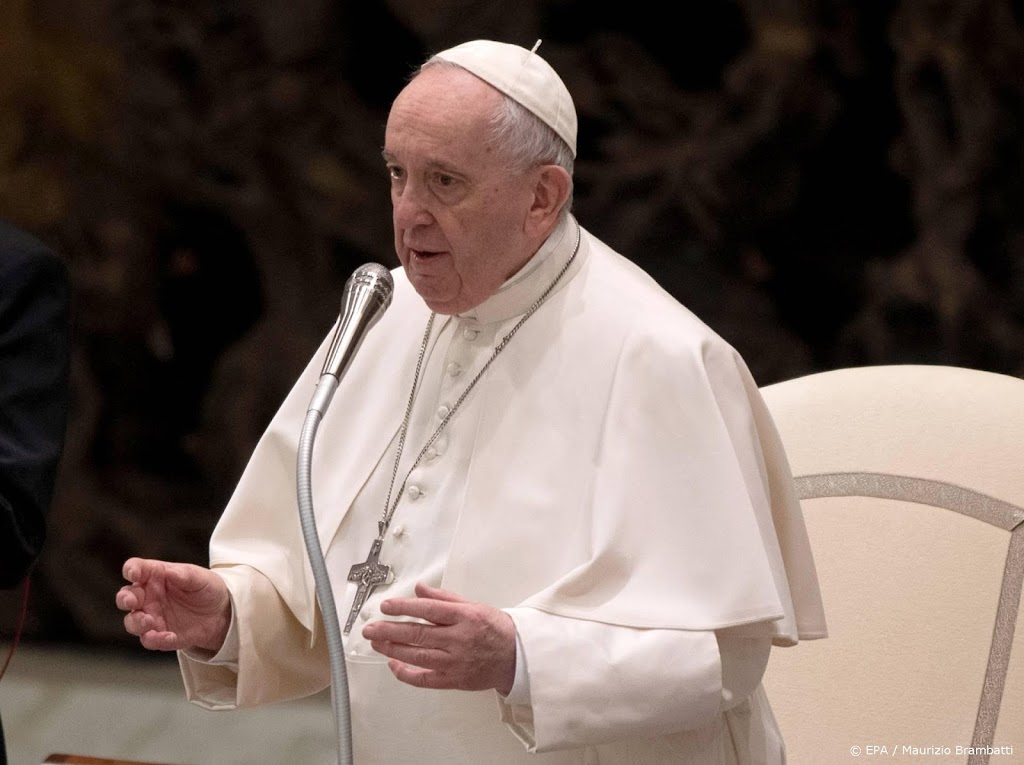 Paus Franciscus belt Zelenski en betuigt medeleven