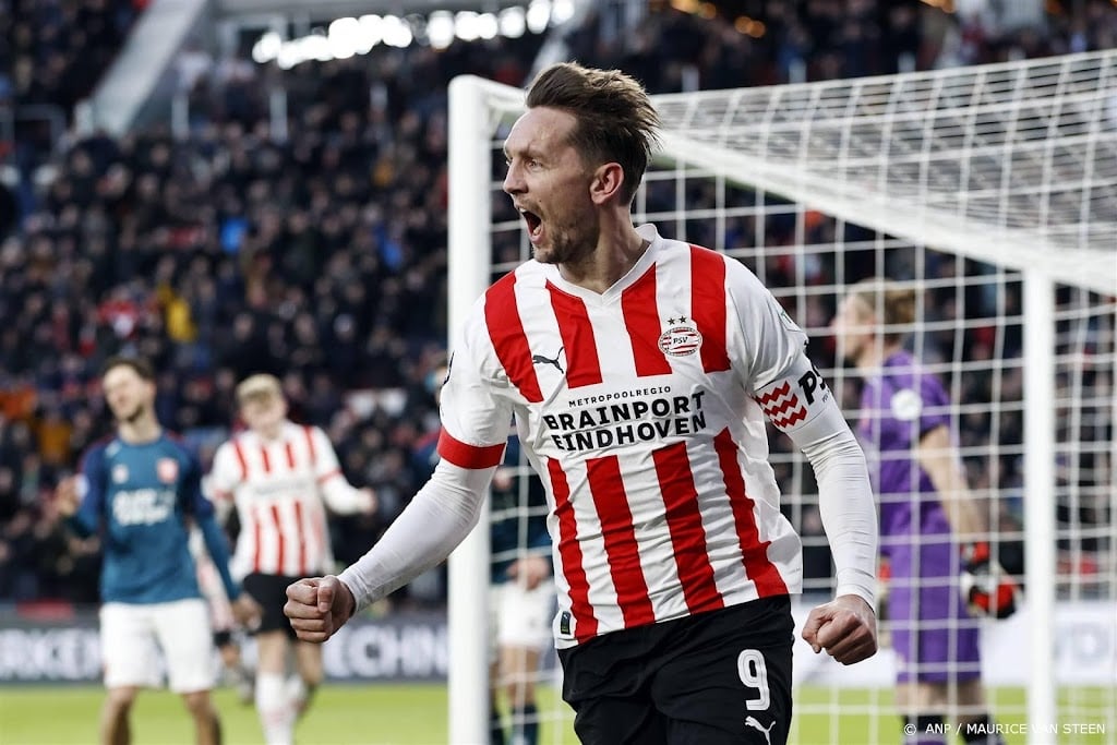 De Jong maakt honderdste doelpunt voor PSV in Eredivisie