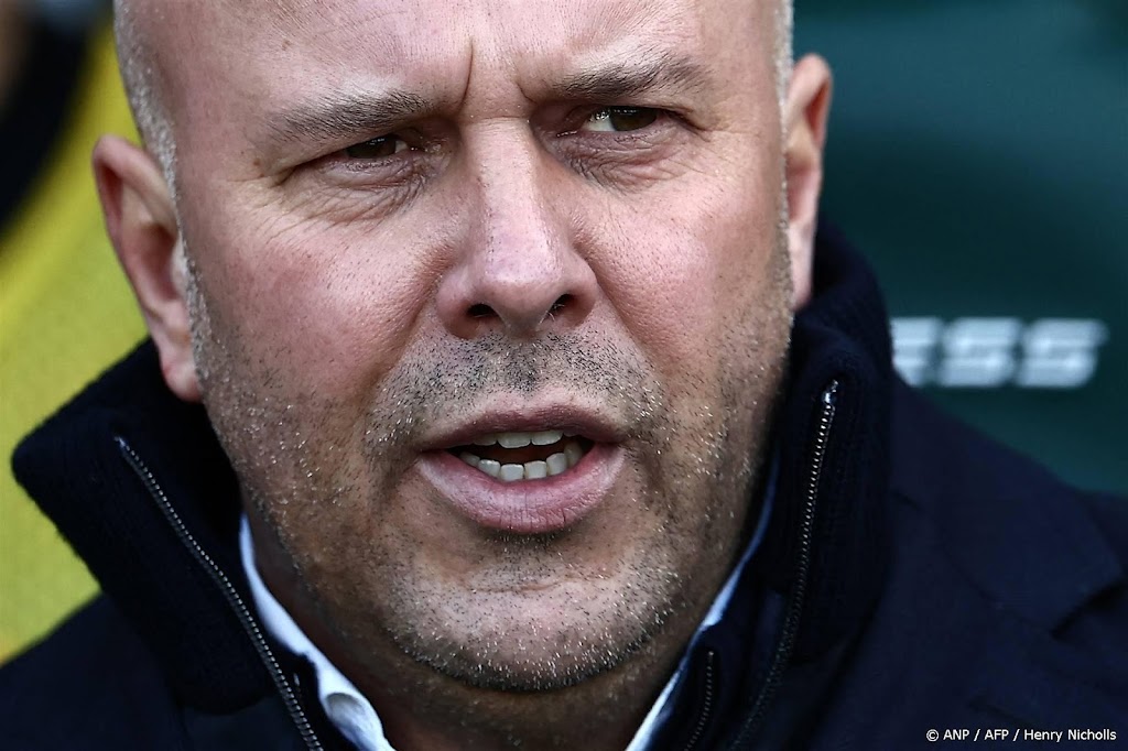 Liverpool-trainer Slot twee duels geschorst na rode kaart