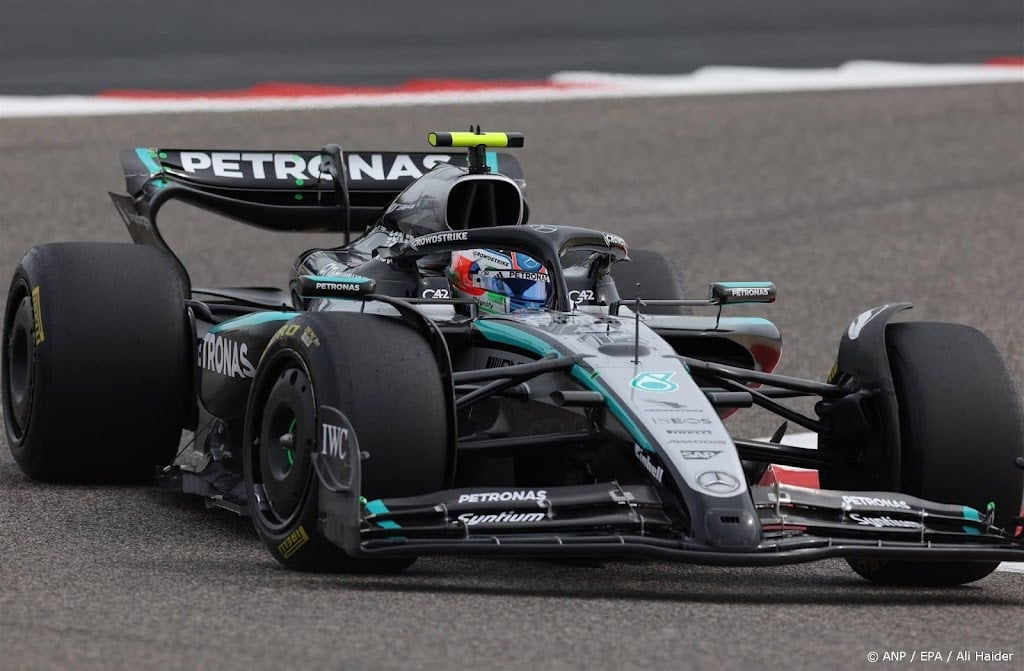 Nieuwe Mercedes-coureur Antonelli snelst in eerste testsessie F1