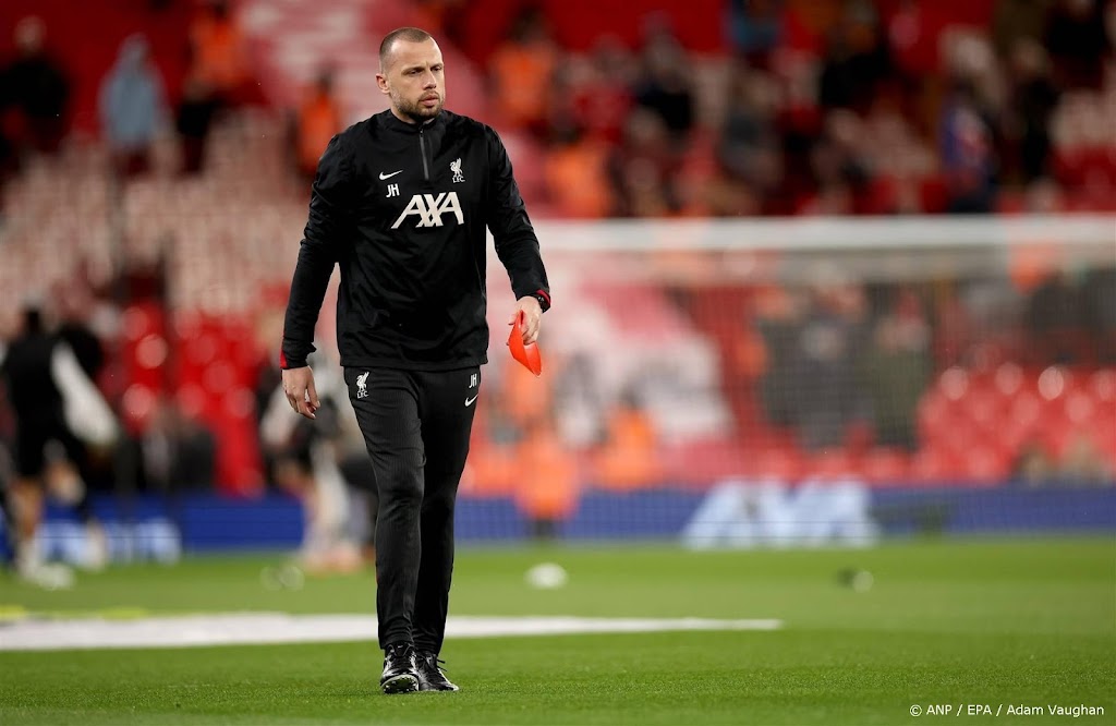 Heitinga vervangt geschorste Liverpool-coach Slot tegen Newcastle