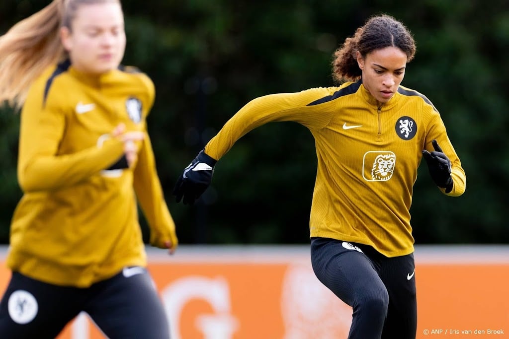 Voetbalster Nijstad sluit aan bij Oranje om ziekte Groenen