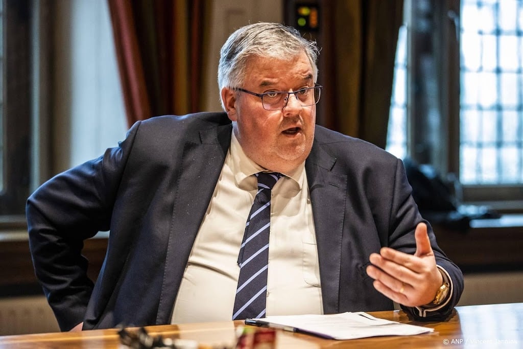 Bruls biedt excuses aan voor rol Nijmegen in slavernijsysteem