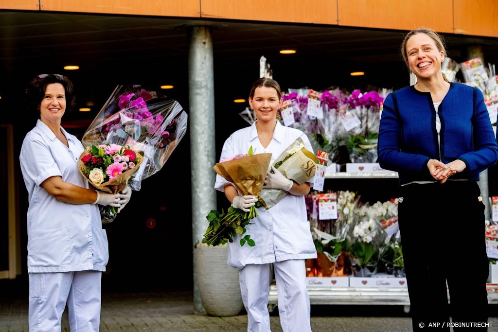 'Zorgmedewerkers, Van Dissel en Rutte helden coronacrisis'