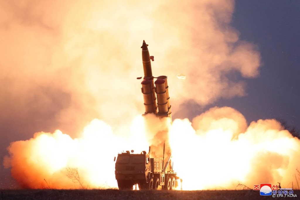 Noord-Korea: raketten waren nieuw 'tactisch geleid projectiel'
