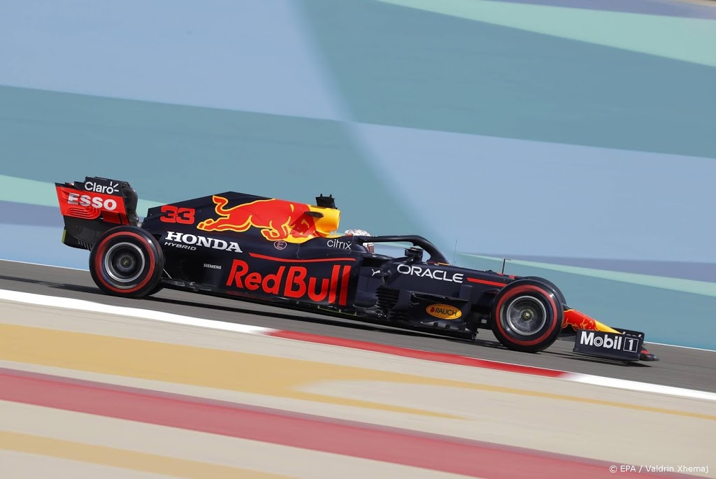 Verstappen noteert snelste tijd in eerste vrije training Bahrein