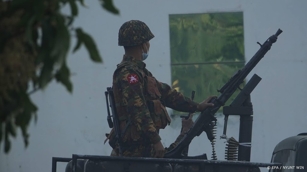 Junta Myanmar waarschuwt voor kogels in hoofd of rug