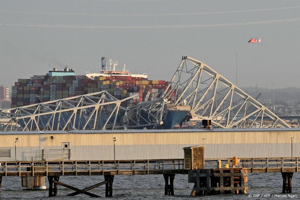 Eigenaar containerschip ziet geen vervuiling na botsing op brug