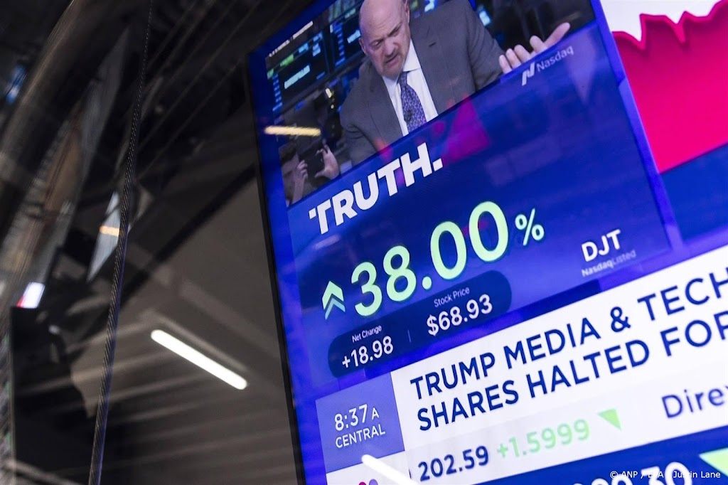 Socialemediabedrijf Trump 16 procent omhoog op lager Wall Street