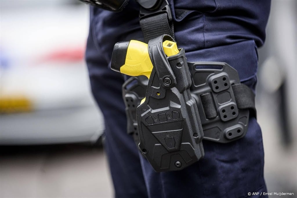 Experts ruimen handgranaat op straat op in Rotterdam-Zuid