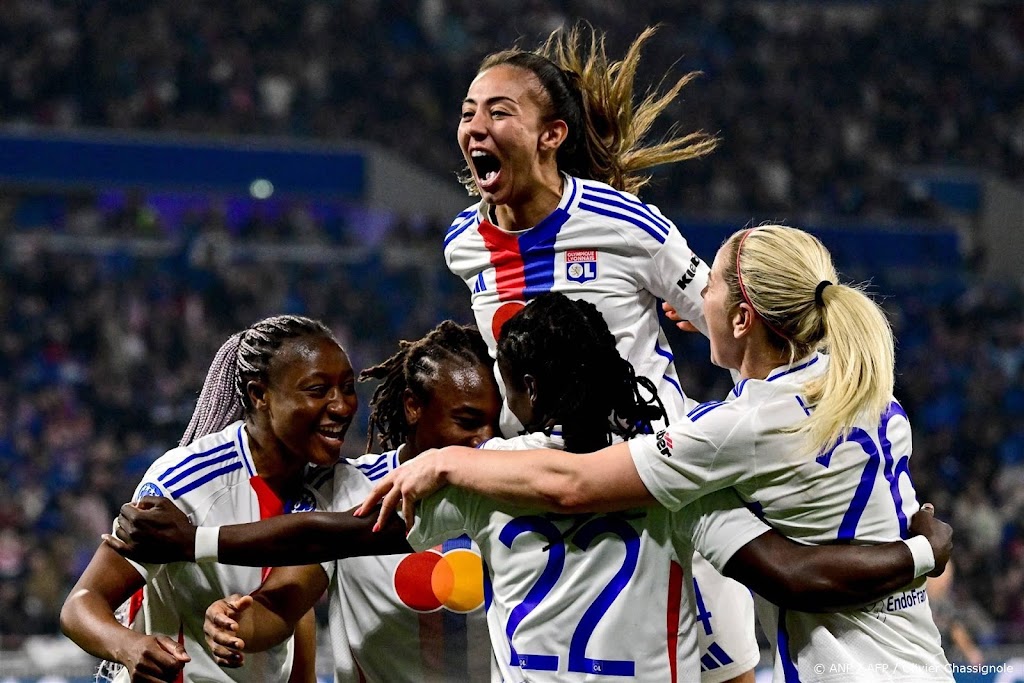 Voetbalster Egurrola met Lyon naar halve finale Champions League
