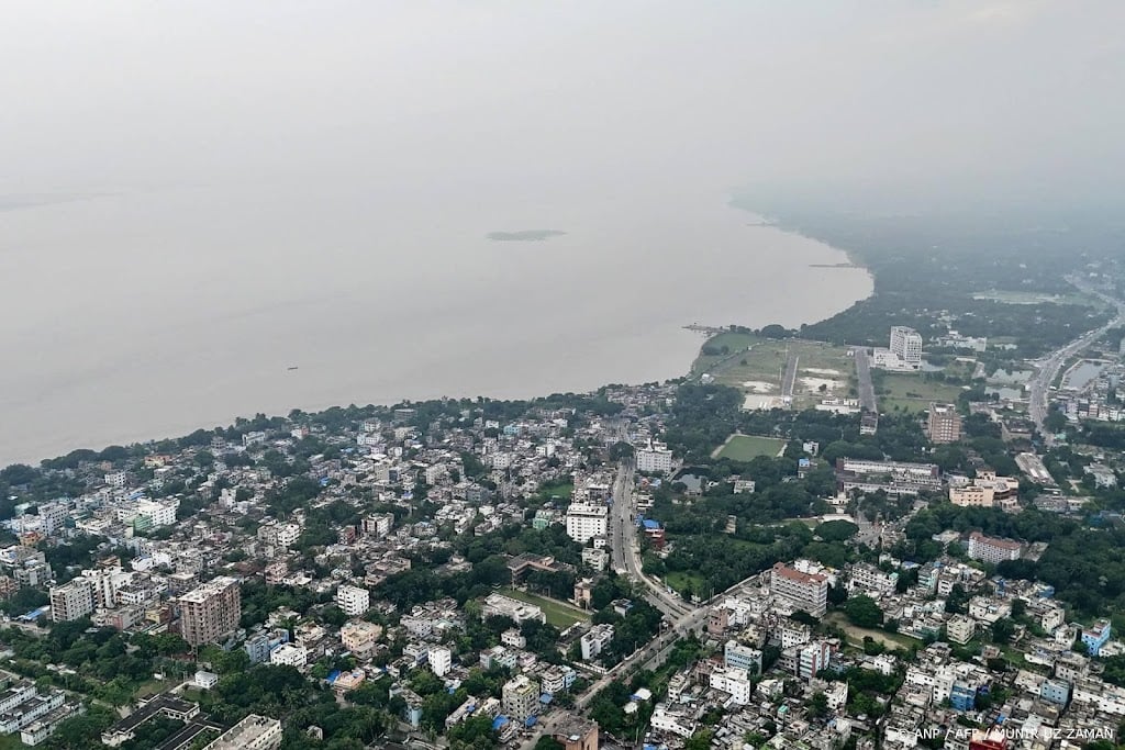 Tientallen doden door bus die in rivier stort in Bangladesh