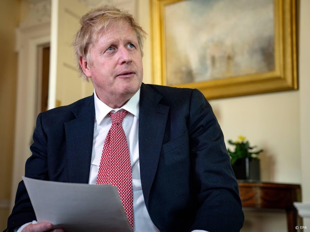 Britse premier Johnson terug in ambtswoning Downing Street 10