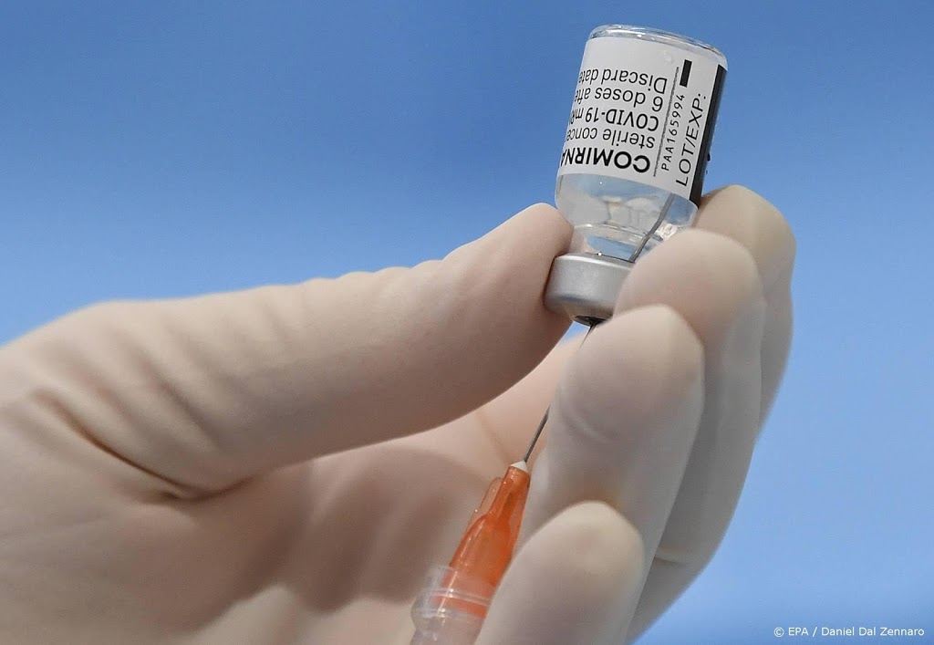 Nederland ontvangt eerste versnelde levering coronavaccin Pfizer