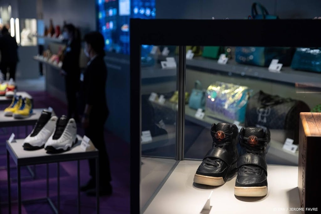 kanye west 1.8 million dollar shoes