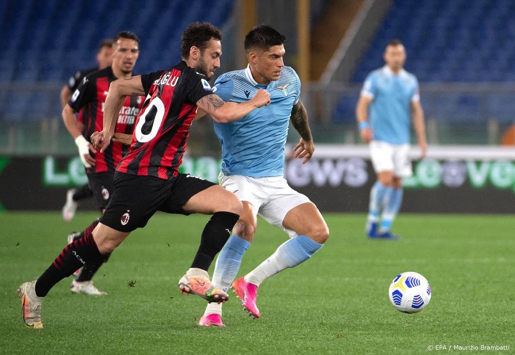AC Milan haakt af in titelstrijd na pijnlijk verlies bij Lazio