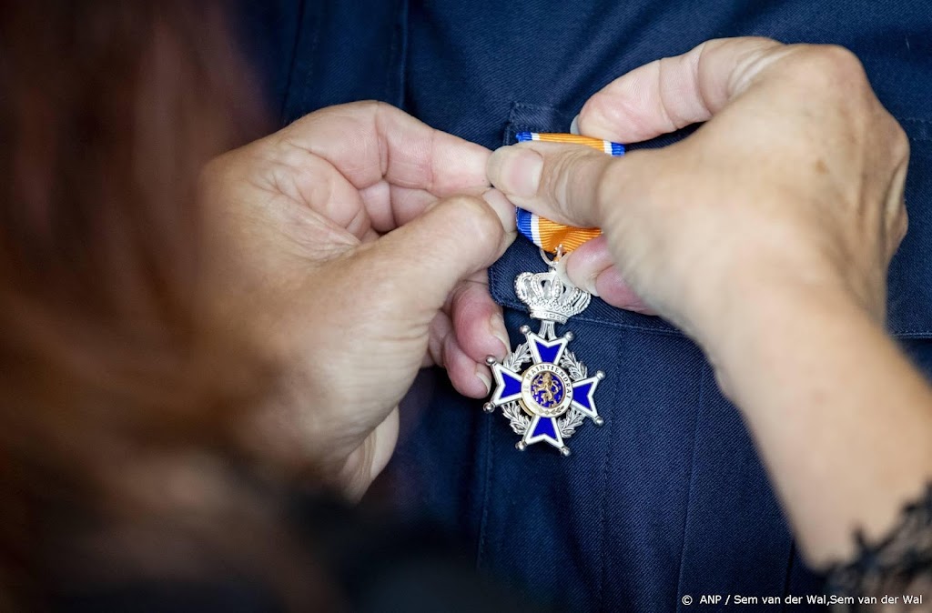 Duizenden Nederlanders krijgen lintje van koning