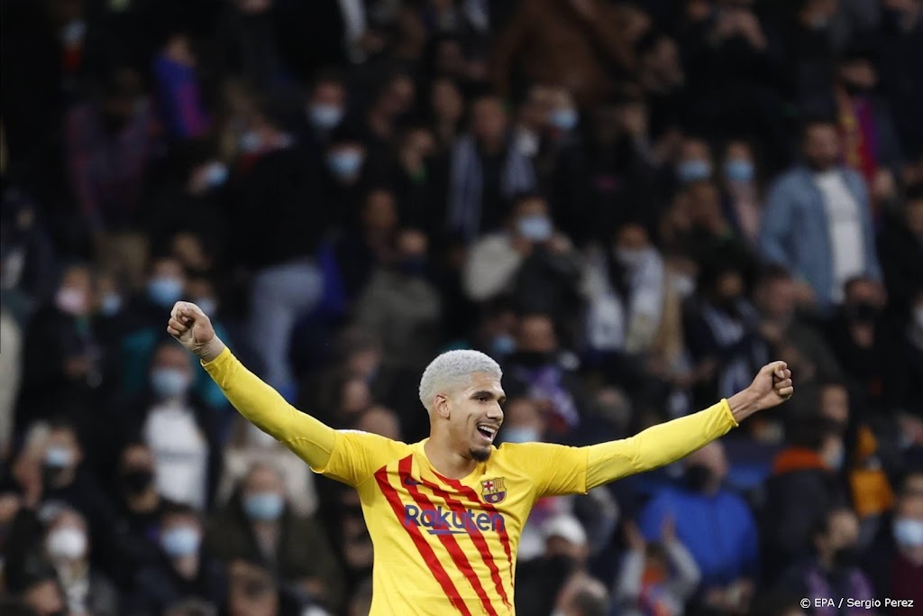 Barcelona-verdediger Araújo onbetaalbaar na verlengen contract