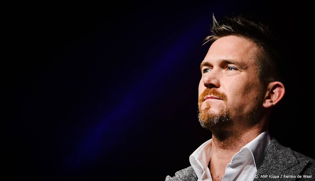 Johnny de Mol stopt met presentatie HLF8 na nieuwe beschuldiging