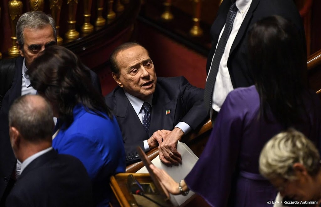 Berlusconi blijft in ziekenhuis, maar gezondheid verbetert