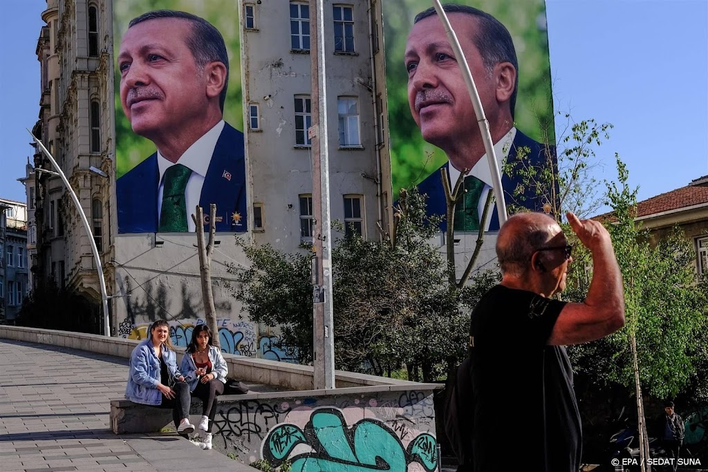 Erdogan annuleert campagneactiviteiten om gezondheid