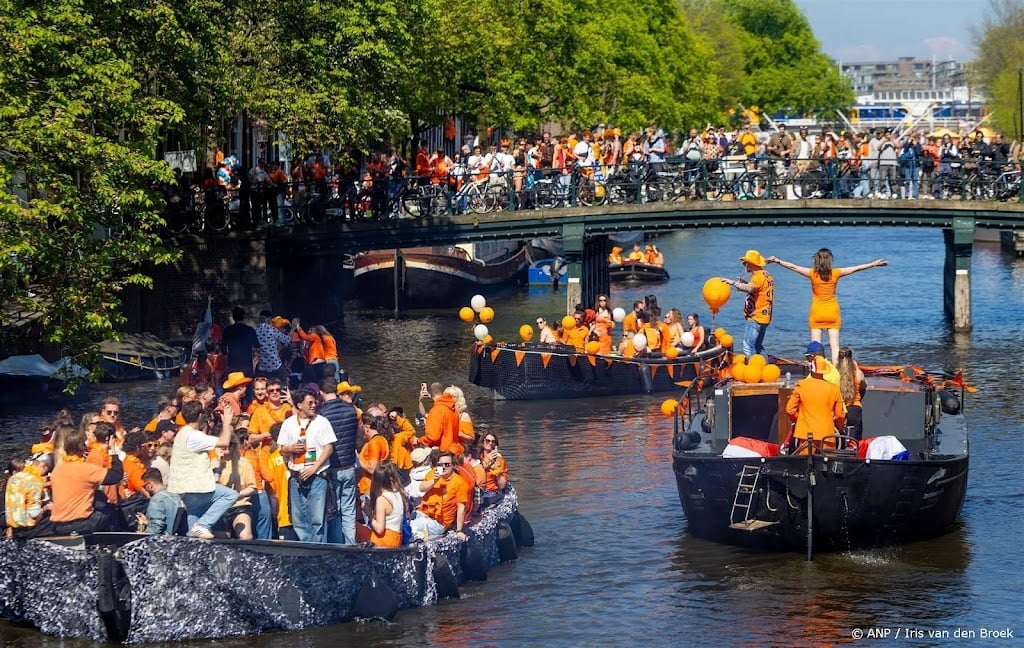 Amsterdam is te druk, gemeente roept op niet meer te komen 