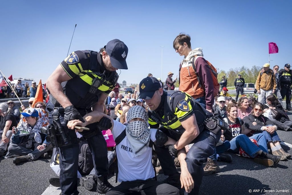 Zes activisten die opstopping op A12 veroorzaakten nog vast