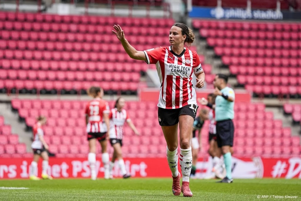 Voetbalsters PSV steviger aan kop na zege in Heerenveen 