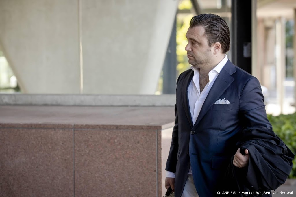 'Eerbetoon aan Hümeyra van het hof op het randje’
