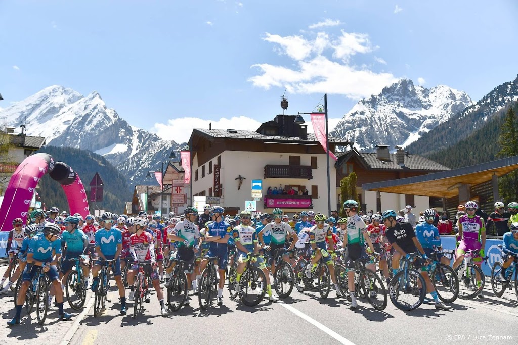 Yates en Almeida lossen Bernal in 17e Giro-etappe, ritzege Martin