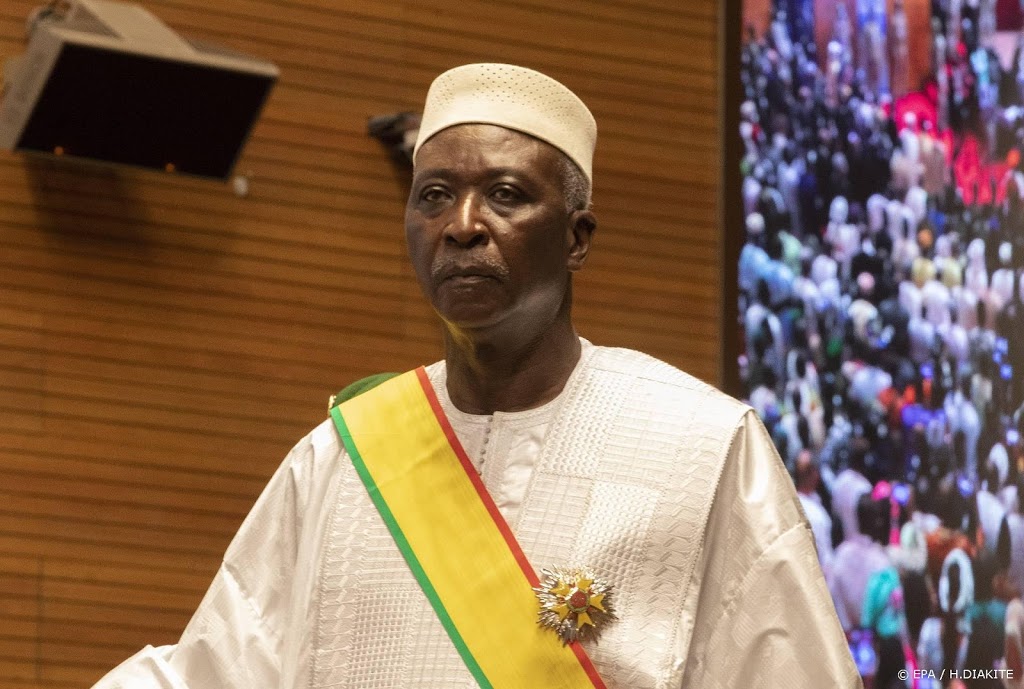 President en premier Mali treden af na gevangen te zijn gezet
