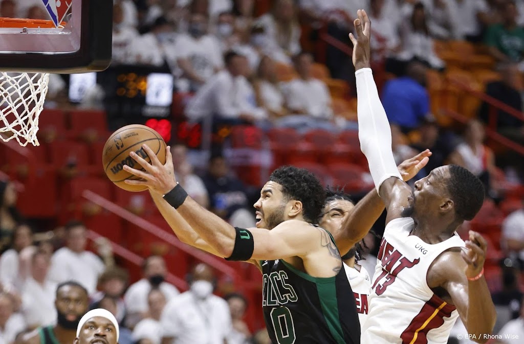 Basketballers Boston Celtics één zege verwijderd van finale NBA