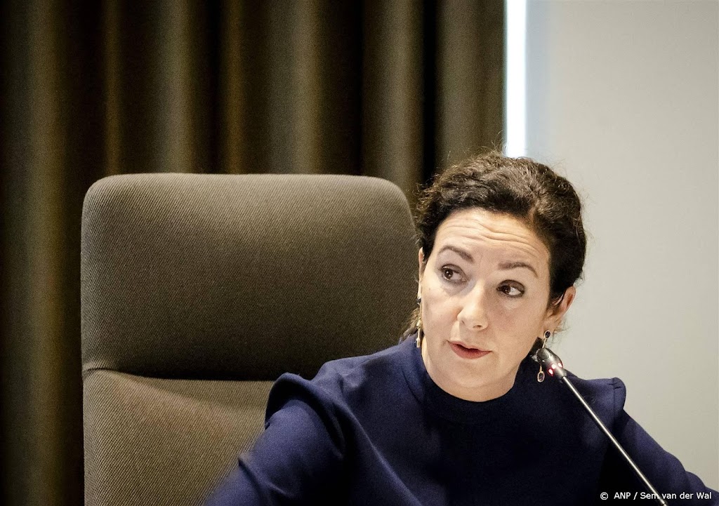 Amsterdam sluit drie wisselkantoren na explosies