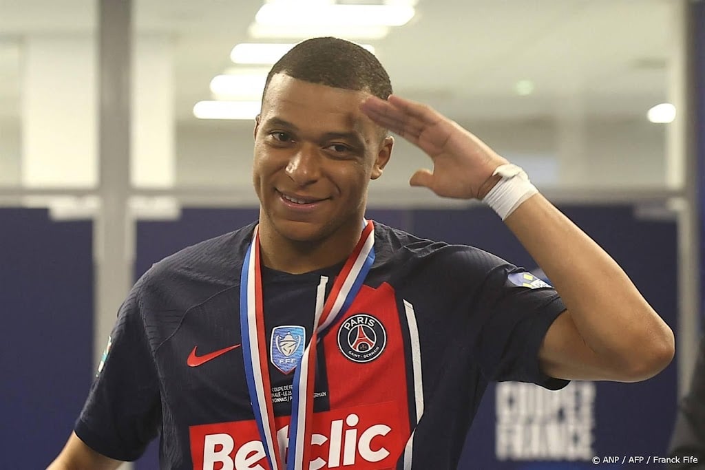 Sterspeler Mbappé verlaat PSG met opgeheven hoofd