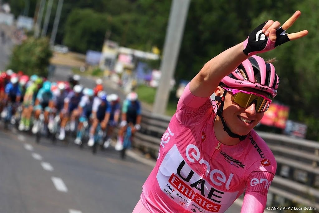 Pogacar wint bij debuut Giro d'Italia, slotrit voor Merlier