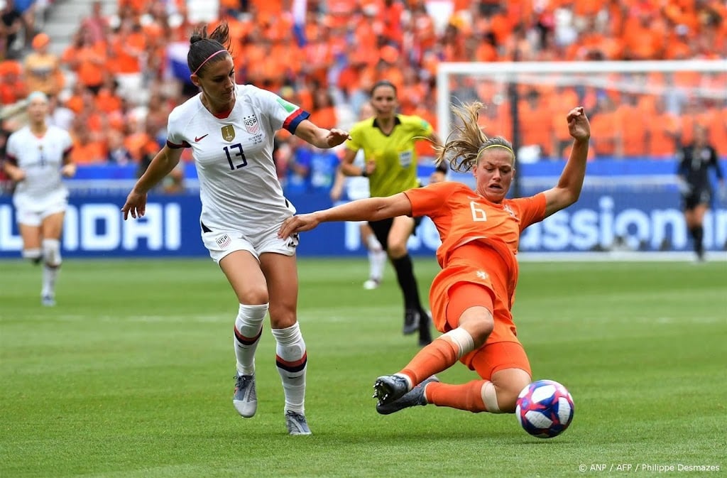 Oud-international Dekker (38) beëindigt voetballoopbaan