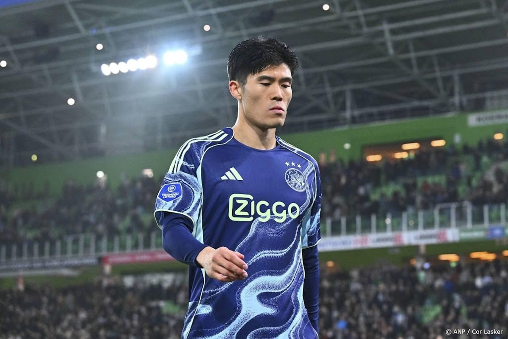 Japanse verdediger Tomiyasu neemt afscheid van Ajax