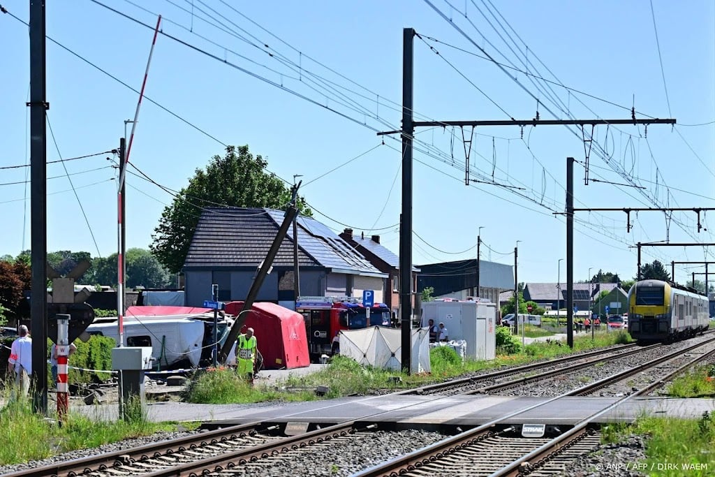 Minister: vier doden bij aanrijding met schoolbus Buggenhout