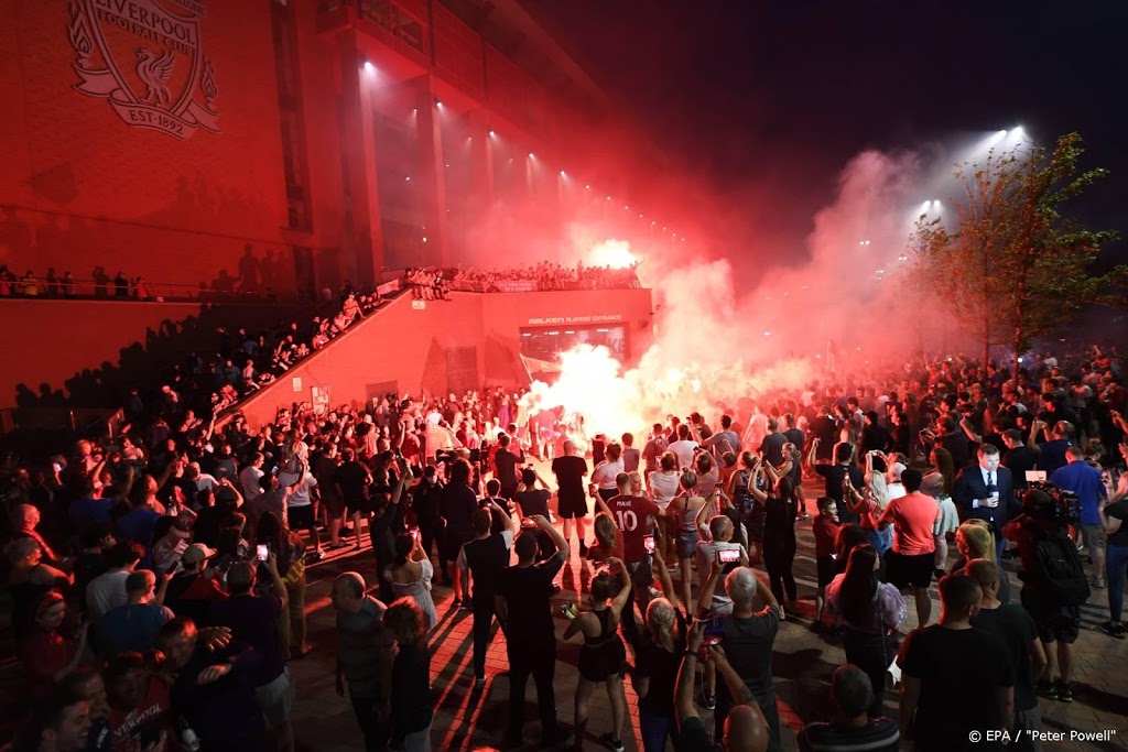 Feestvierde supporters Liverpool overtreden massaal coronaregels